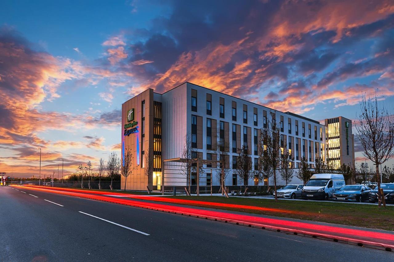 Holiday Inn Express - Bicester By Ihg Exterior photo