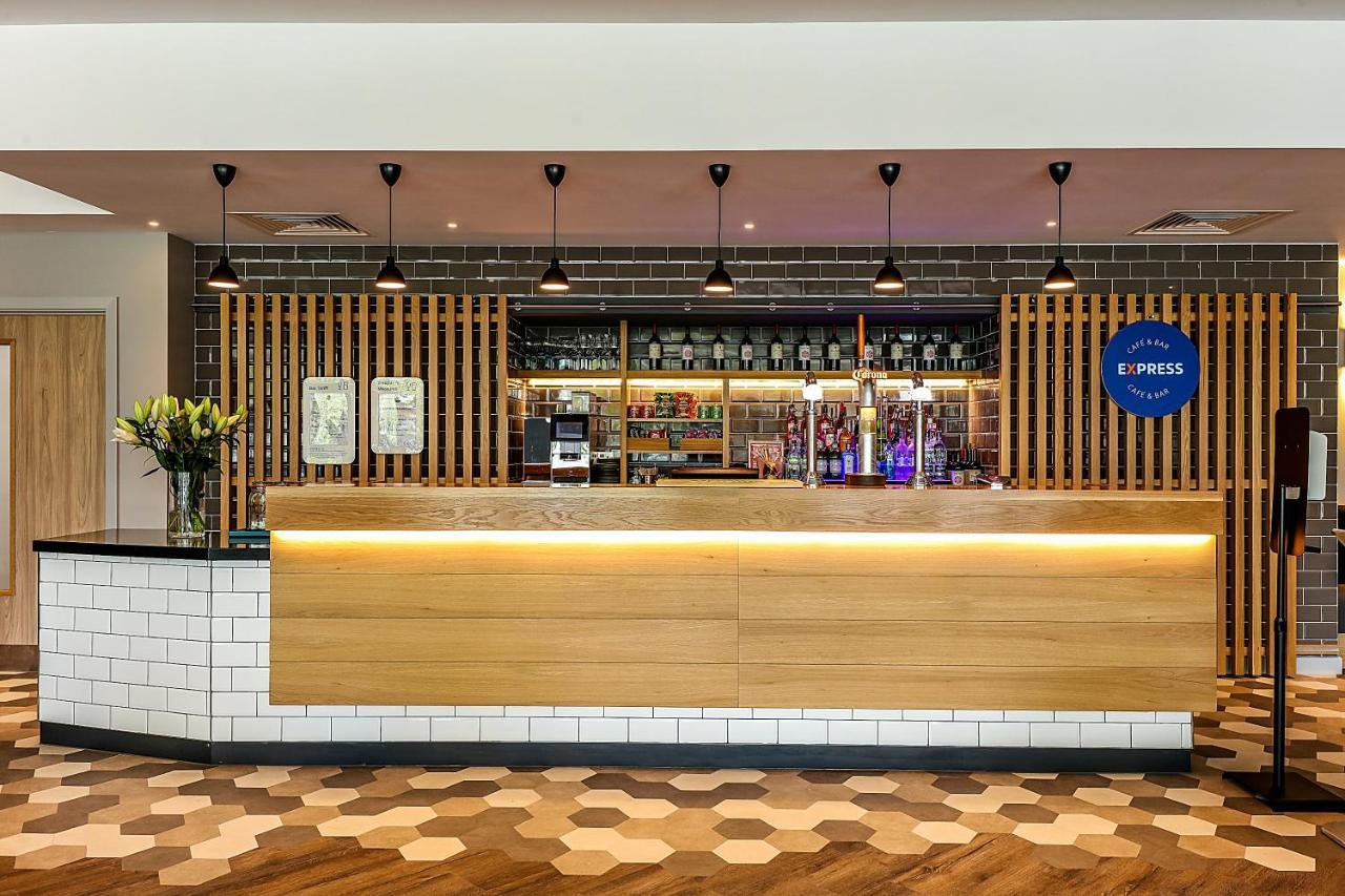 Holiday Inn Express - Bicester By Ihg Exterior photo