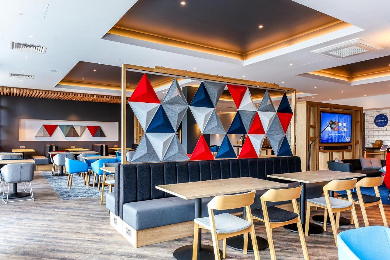 Holiday Inn Express - Bicester By Ihg Exterior photo