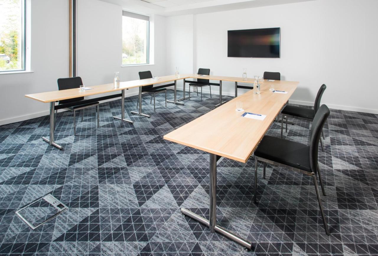 Holiday Inn Express - Bicester By Ihg Exterior photo