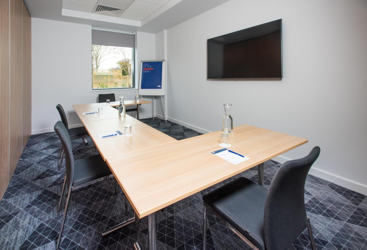 Holiday Inn Express - Bicester By Ihg Exterior photo